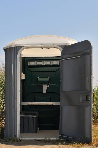 Best Porta potty delivery and setup  in South Hutchinson, KS